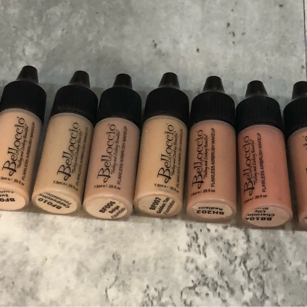 Air Brush Make up set of 8 various colors & finish spray Flawless make up